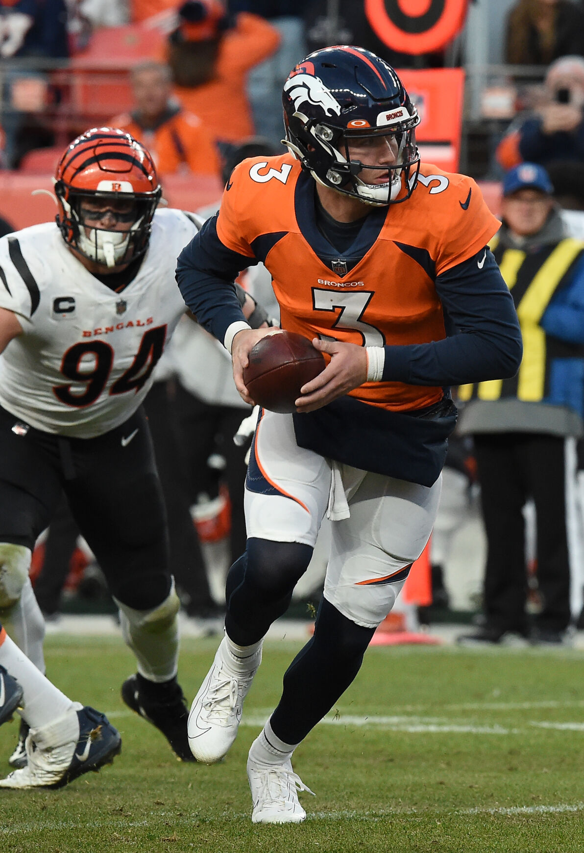 121921-s-dg-bengalsbroncos2234 .jpg
